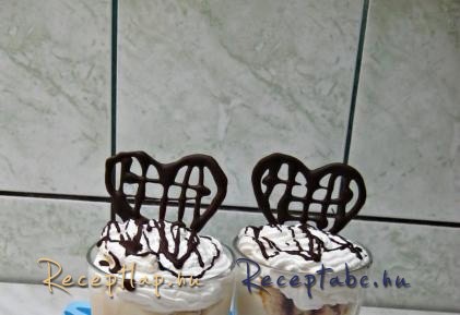 Mascarpone krém erdeigyümölcsös dzsemmel és piskót
