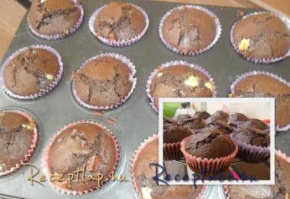 három csokis muffin