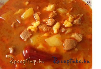 Gulyásleves sertéshúsból