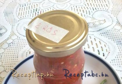 Darált erős paprika.