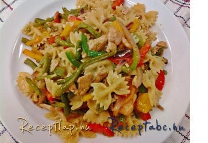 Csirkés, zöldséges farfalle