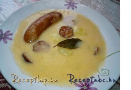 Tejfölös, kolbászos krumplileves