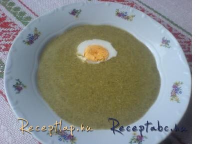 Sóskaleves, főtt tojással