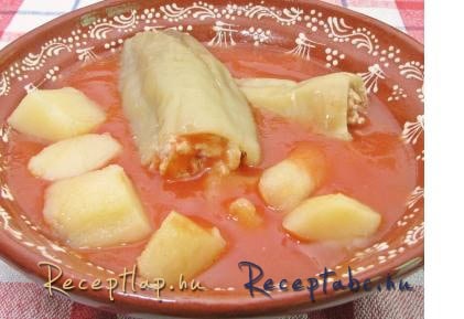 Pulykacombbal töltött paprika vörösboros mártással