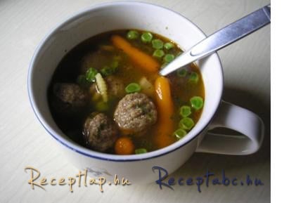 Borsóleves húsgombóccal.
