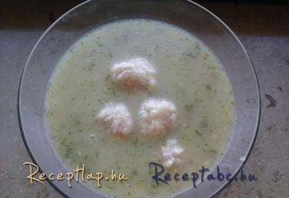 Kapros húsgombóc leves