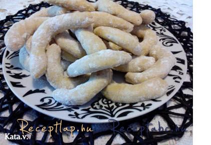 Mogyorós púderes kifli (tojásmentes)